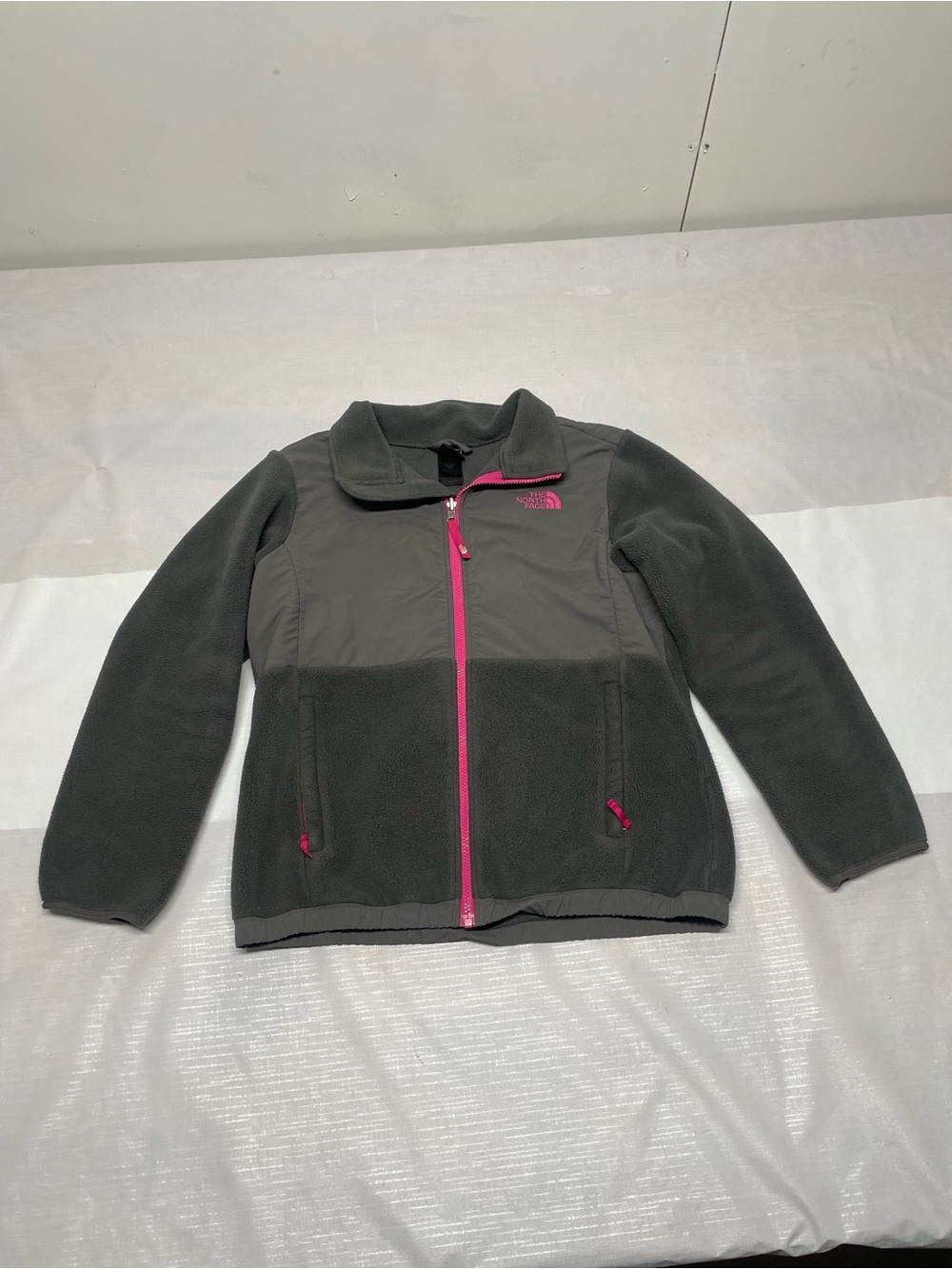 The North Face Women's Gray Fleece Jacket with Pink Trim Sz: Girls Xl